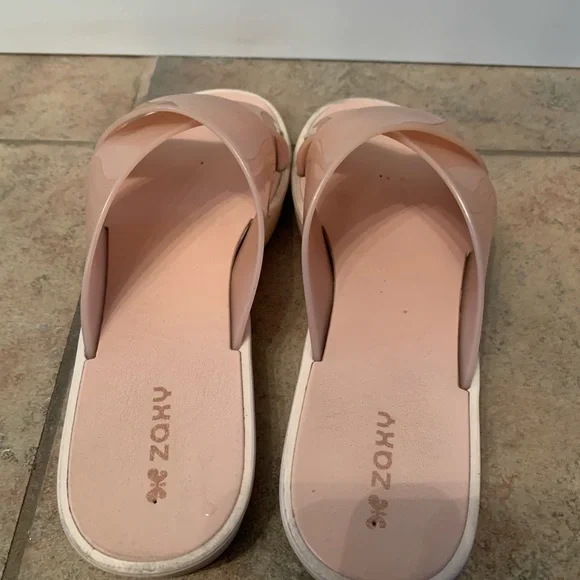 Sandals - Picture 3 of 4